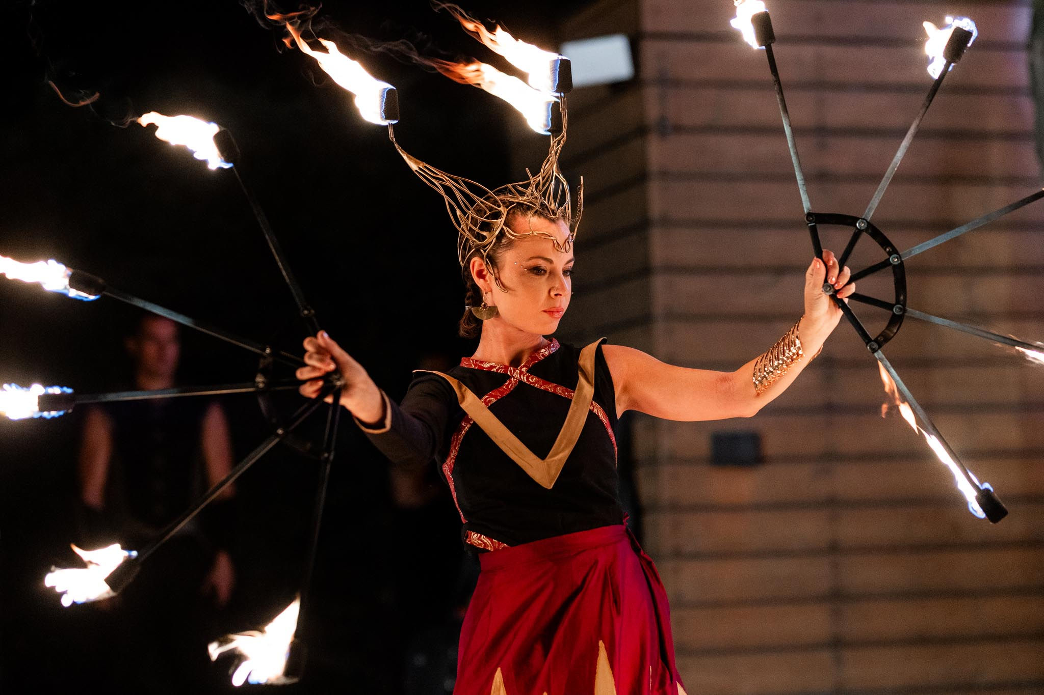 Tűzzsonglőr bemutató az Orsoya Darchi divatbemutatón